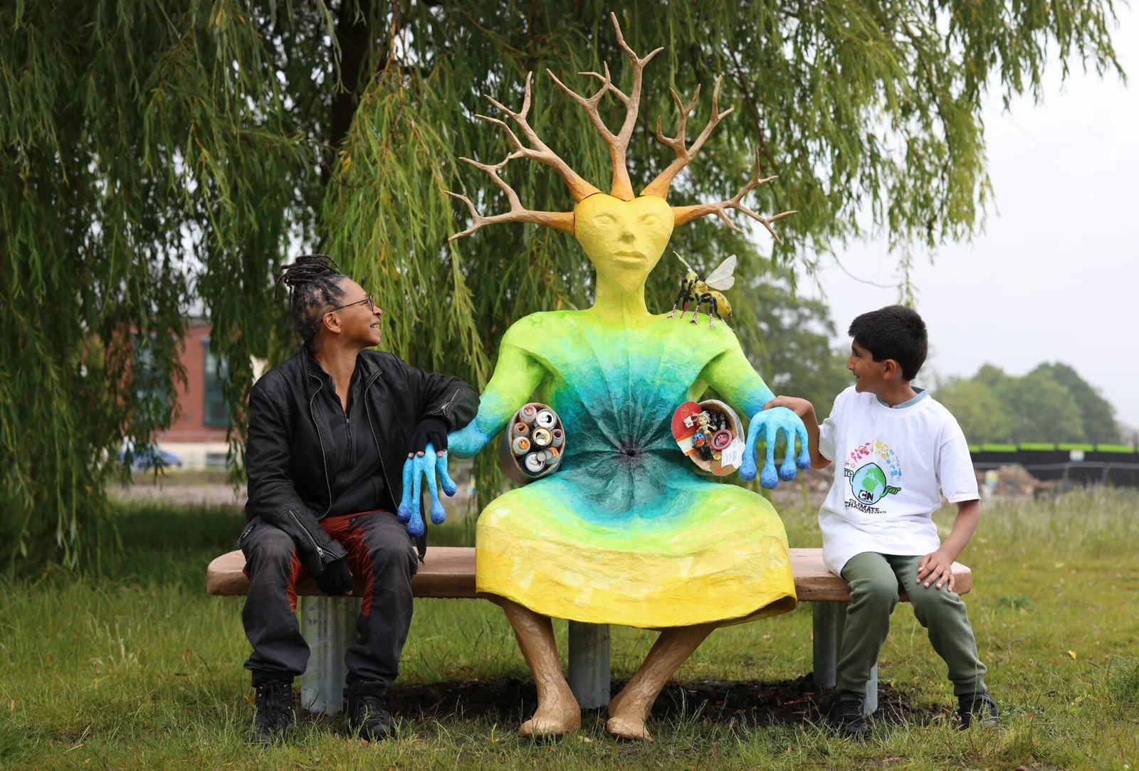 Climate-Champions-sculpture-Khalid-and-Faith-2 (1)