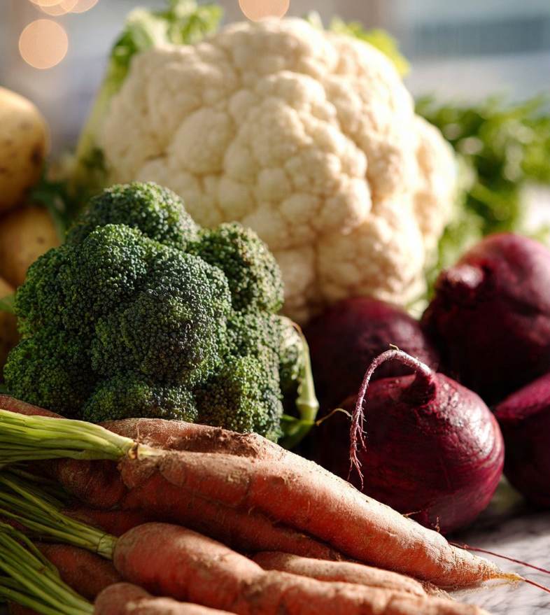 __a_group_of_vegetables_including_carrots_broccoli